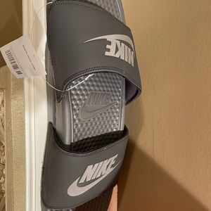 Nike benassi Slides Size 10 BRAND NEW